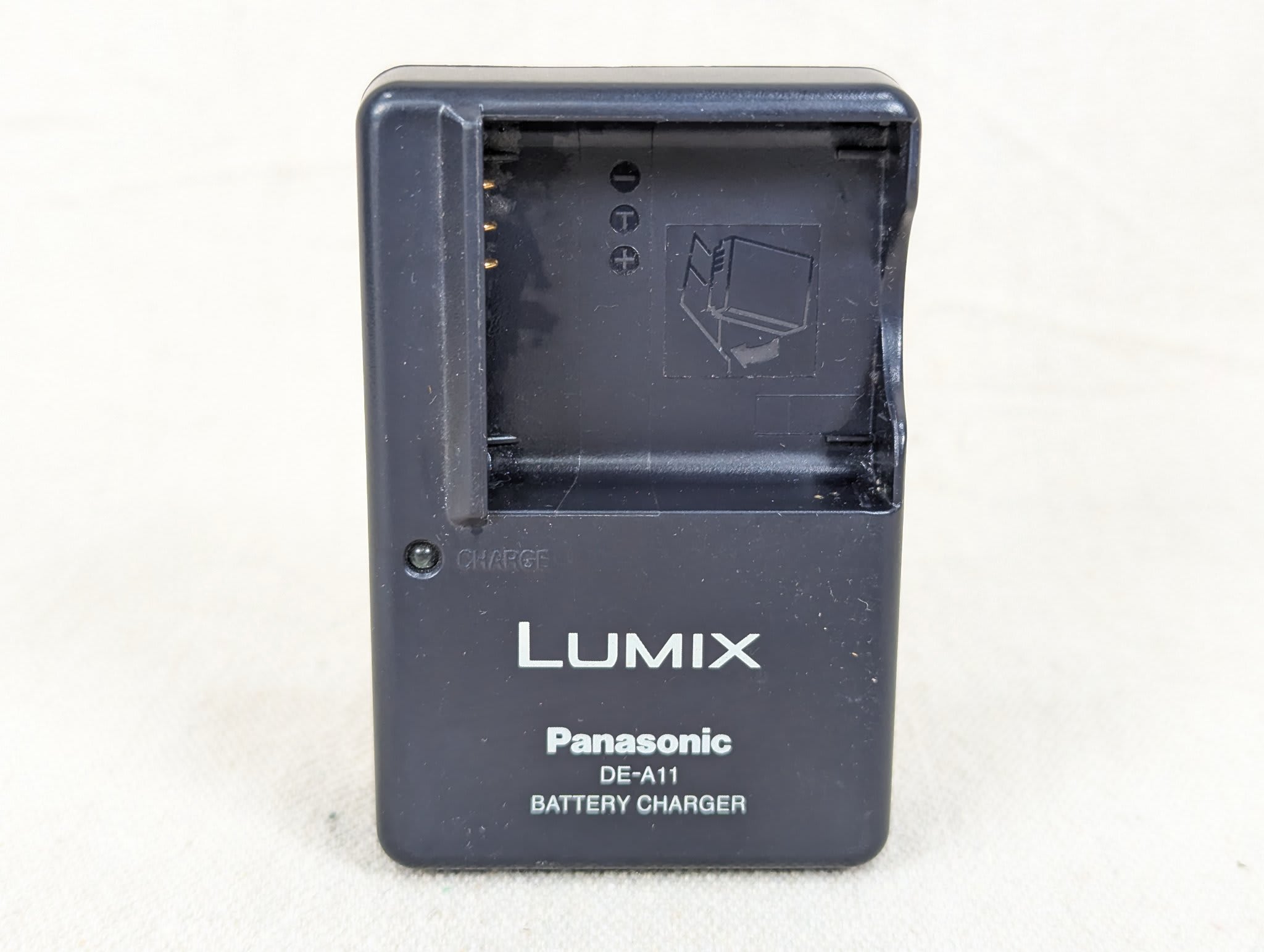 Panasonic Lumix DE-A11B Battery Charger for CGA-S005 DMW-BCC12 Digital Cameras