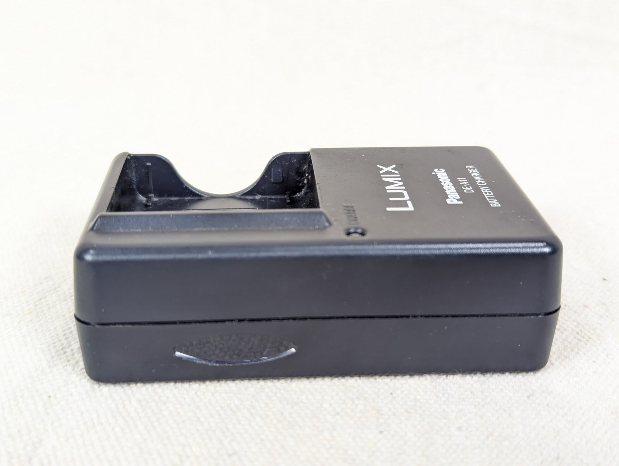 Panasonic Lumix DE-A11B Battery Charger for CGA-S005 DMW-BCC12 Digital Cameras - Image 2