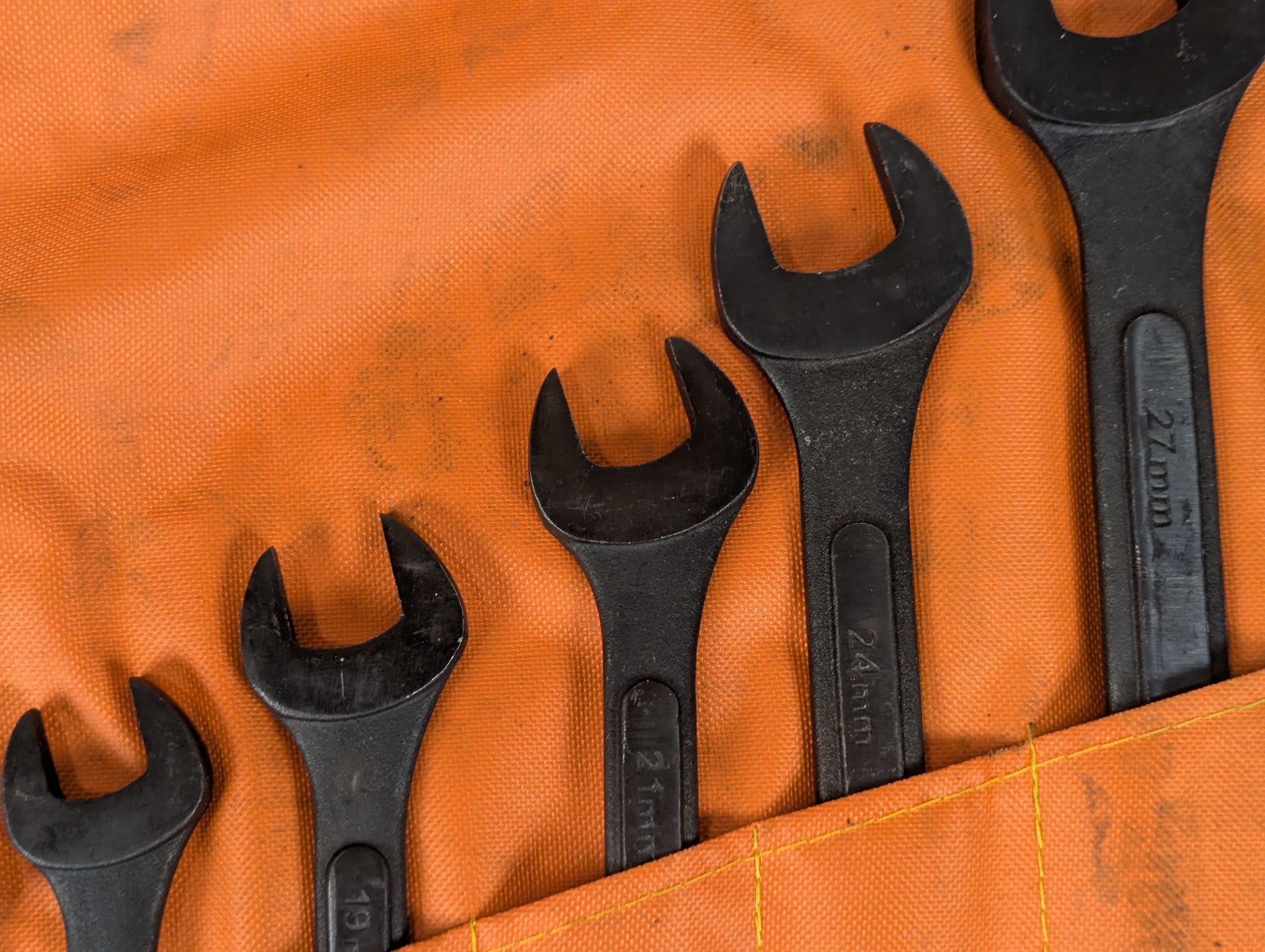 Stark 16-Piece Metric Combination Wrench Set Model 18802 Black Oxide Finish Tool - Image 4
