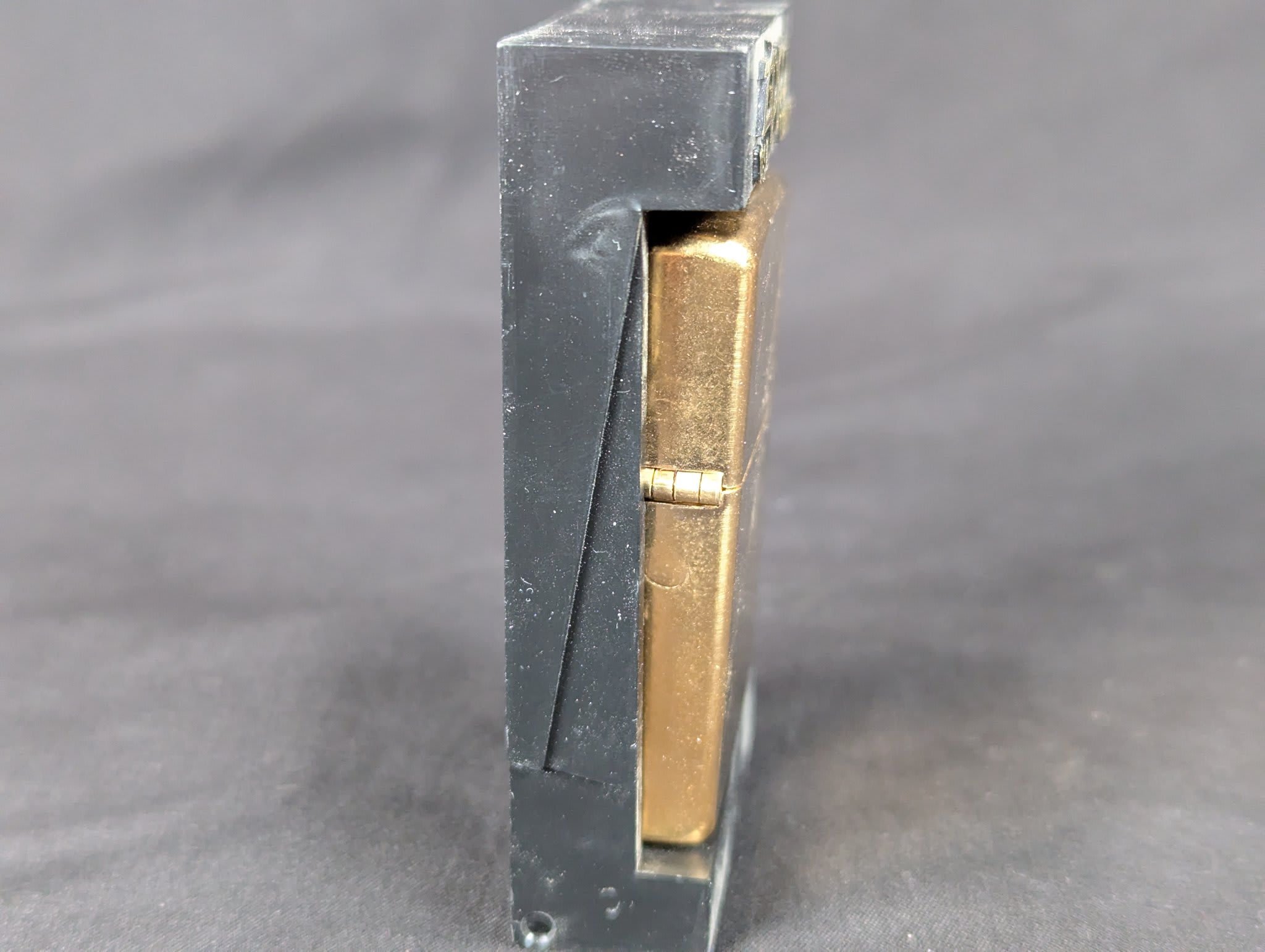 2002 Zippo Windproof Lighter Solid Brass Finish Marlboro Display Case Collector - Image 3