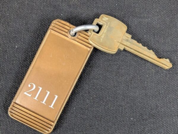 Vintage Falcon Hotel Room Key Tag 2111 Honolulu Hawaii Gold Brown Metal Colle...