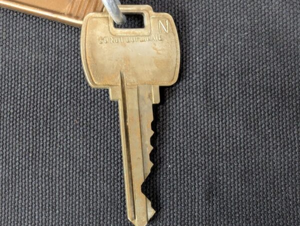 Vintage Falcon Hotel Room Key Tag 2111 Honolulu Hawaii Gold Brown Metal Colle...