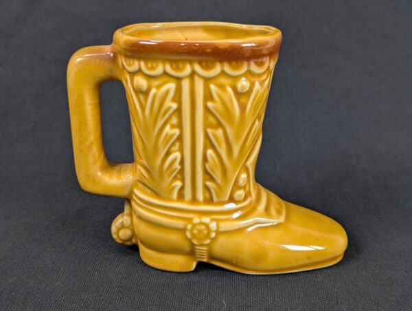 Vintage 1981 Universal Studios Ceramic Souvenir Mug Yellow Brown Collectible