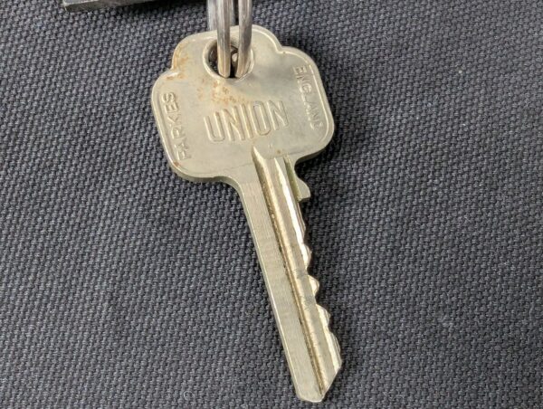 Copthorne Hotel Room Key and Fob Set Union Parkes Metal Key White Fob Good Cond