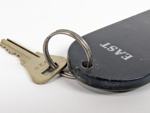 Hyatt Kingsgate Sydney Hotel Room Key Tag Vintage Plastic Fob Weiser Metal Key