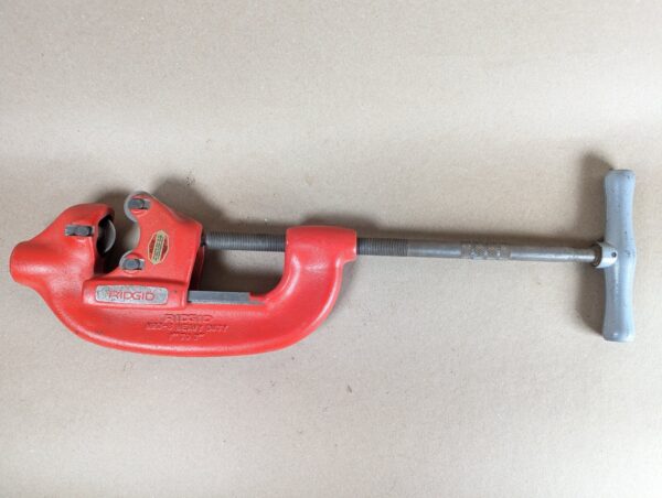 Ridgid No. 3-S Heavy Duty Pipe Cutter 1-3 Inch Capacity Red Tool
