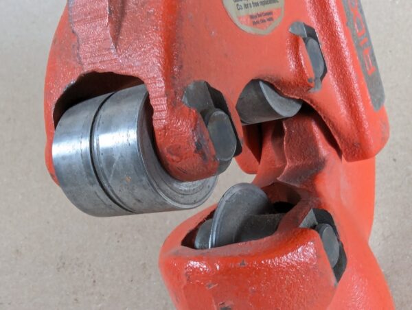 Ridgid No. 3-S Heavy Duty Pipe Cutter 1-3 Inch Capacity Red Tool