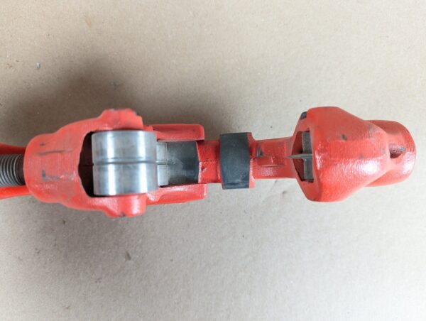 Ridgid No. 3-S Heavy Duty Pipe Cutter 1-3 Inch Capacity Red Tool