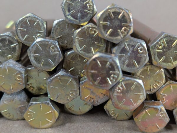 Grade 8 Yellow Zinc-Plated Hex Head Bolts 5-1/2 Inch Length Lot of 33 Hardware