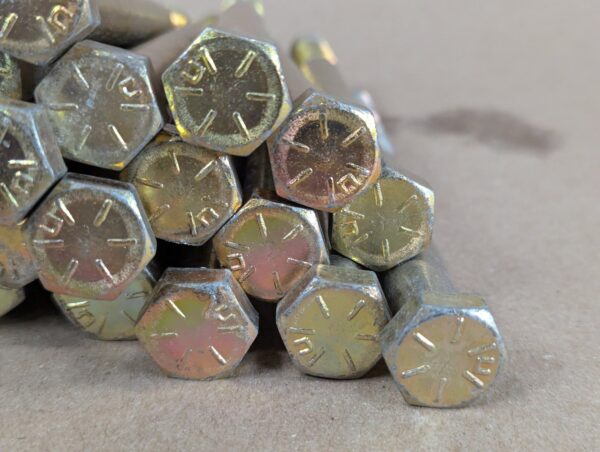 Grade 8 Yellow Zinc-Plated Hex Head Bolts 5-1/2 Inch Length Lot of 33 Hardware