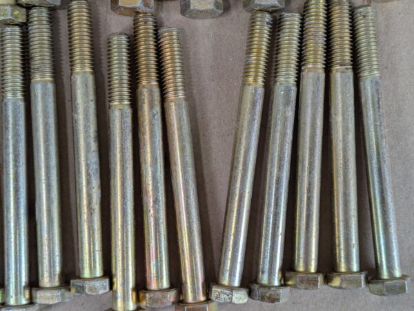 Grade 8 Yellow Zinc-Plated Hex Head Bolts 5-1/2 Inch Length Lot of 33 Hardware