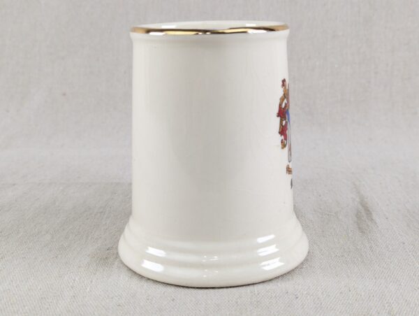 10-171.jpg Vintage Mason CLAN FAMILY BEER STEIN MUG Tankard CREST COAT OF ARMS 4.5''X3''
