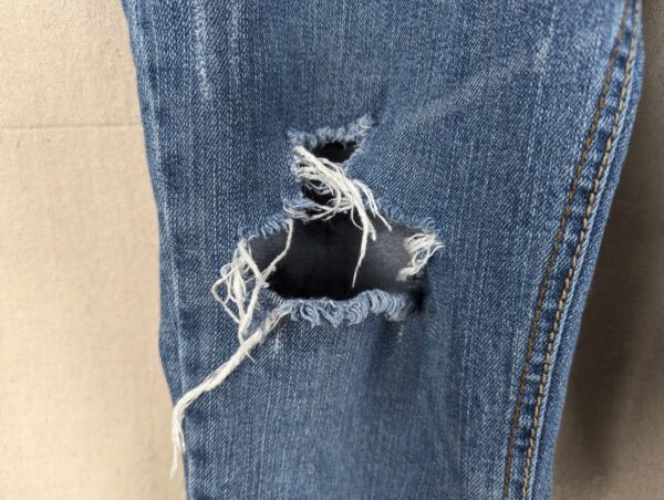 Paris Blues Distressed Denim Jeans Medium Wash 5-Pocket Frayed Hem Style JR 17