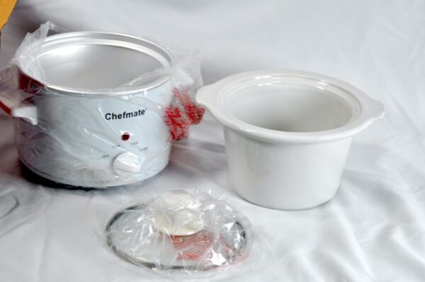 NOS Chefmate 1.5 Quart (1.4 L) Round White Slow Cooker w/ Lid &3 Heat Settings