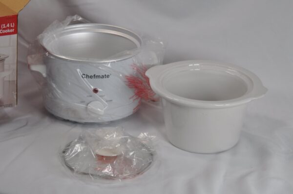 NOS Chefmate 1.5 Quart (1.4 L) Round White Slow Cooker w/ Lid &3 Heat Settings