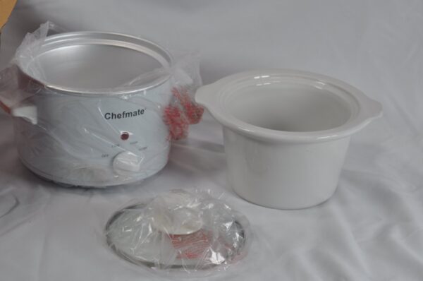 NOS Chefmate 1.5 Quart (1.4 L) Round White Slow Cooker w/ Lid &3 Heat Settings