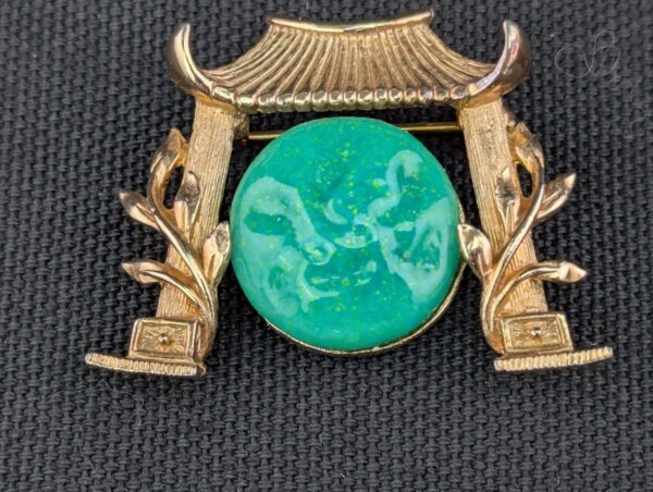 Marvella Japanese Pagoda Jade Gold Tone Brooch Costume Jewelry Unsigned Faux