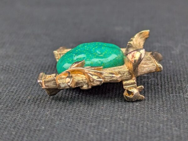 Marvella Japanese Pagoda Jade Gold Tone Brooch Costume Jewelry Unsigned Faux