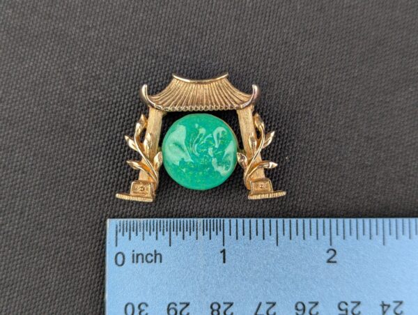 Marvella Japanese Pagoda Jade Gold Tone Brooch Costume Jewelry Unsigned Faux