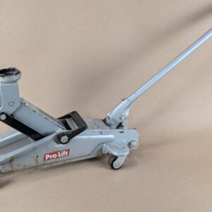 10-2728.jpg Pro-Lift F-2330 2-Ton Hydraulic Floor Jack 4000lb Capacity 2003 Silver Red Black