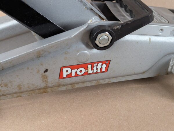 10-2730.jpg Pro-Lift F-2330 2-Ton Hydraulic Floor Jack 4000lb Capacity 2003 Silver Red Black