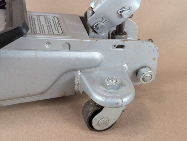 10-2731.jpg Pro-Lift F-2330 2-Ton Hydraulic Floor Jack 4000lb Capacity 2003 Silver Red Black