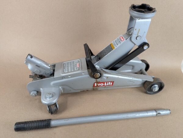 10-2736.jpg Pro-Lift F-2330 2-Ton Hydraulic Floor Jack 4000lb Capacity 2003 Silver Red Black