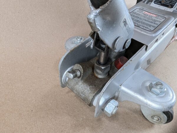 10-2738.jpg Pro-Lift F-2330 2-Ton Hydraulic Floor Jack 4000lb Capacity 2003 Silver Red Black