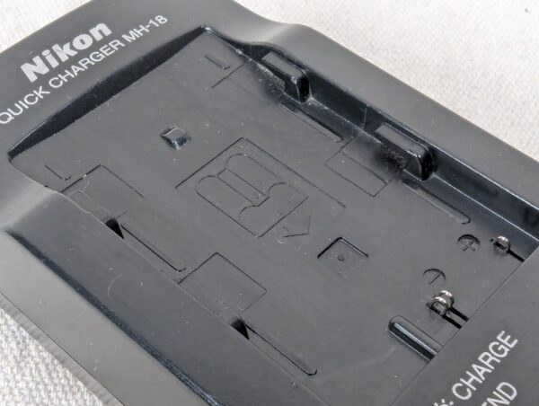 Nikon MH-18 Quick Charger for EN-EL3 and EN-EL3a Rechargeable Li-ion Batteries