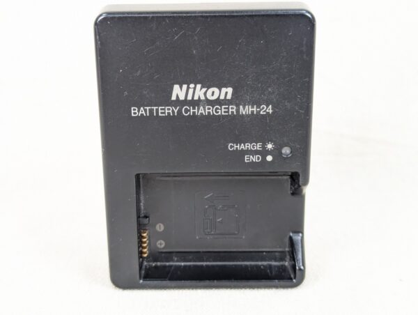 Nikon MH-24 Battery Charger for EN-EL14 Batteries D3200 D5500 D5600 P7700 P7800