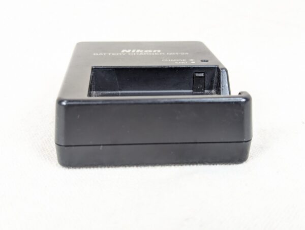 Nikon MH-24 Battery Charger for EN-EL14 Batteries D3200 D5500 D5600 P7700 P7800