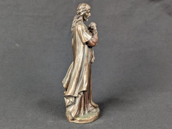 10-3379.jpg Jesus.