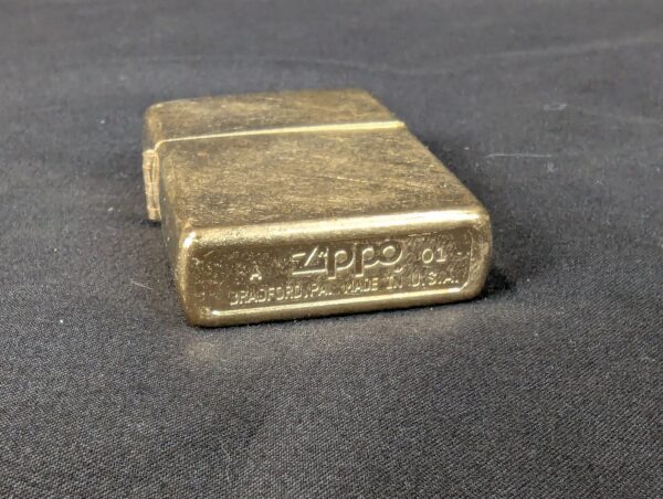 10-346.jpg 2001 Zippo Windproof Lighter Brushed Brass Marlboro Promotional Case Unfired