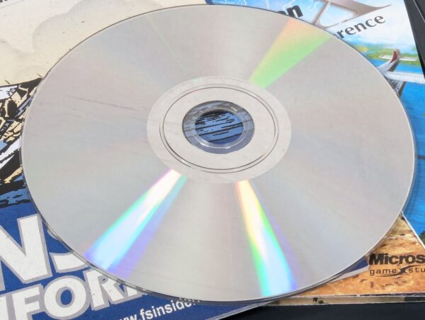 Microsoft Flight Simulator X: Deluxe Edition 2006 PC Game Software with Case ...