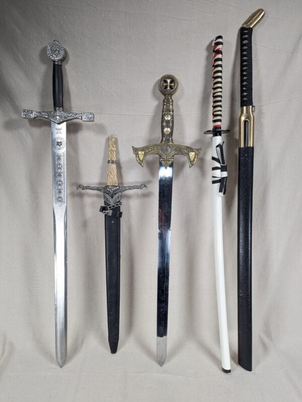 Collection of 5 Decorative Fantasy Replica Swords and Daggers Master Cutlery