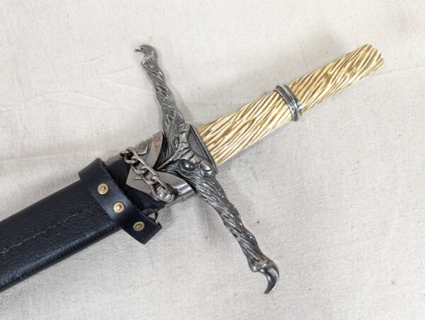 Collection of 5 Decorative Fantasy Replica Swords and Daggers Master Cutlery
