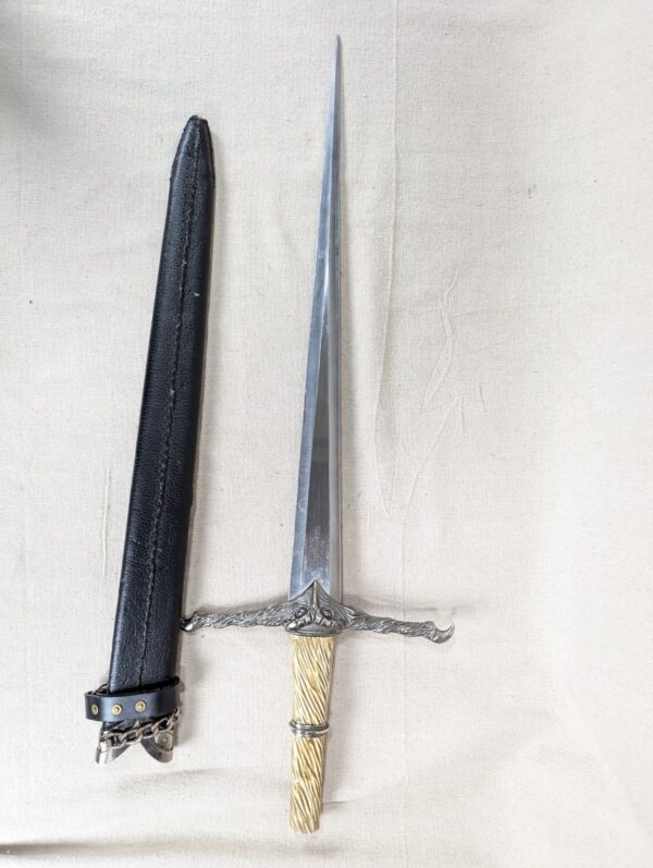 Collection of 5 Decorative Fantasy Replica Swords and Daggers Master Cutlery