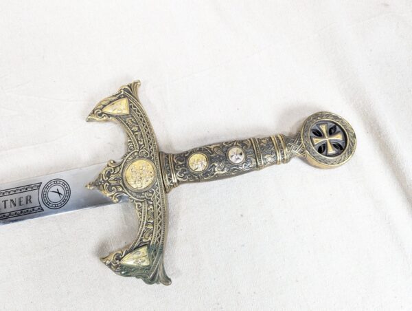 Collection of 5 Decorative Fantasy Replica Swords and Daggers Master Cutlery