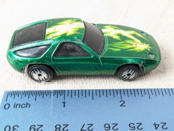 Vintage 1983 Hot Wheels Predator Die-Cast Toy Car Green Metallic Lightning Fl...