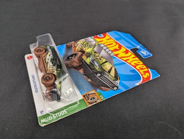 10-3966.jpg Hot Wheels Chrysler Pacifica Mud Studs 88/250 Off-Roading Mud Surfers New in ...