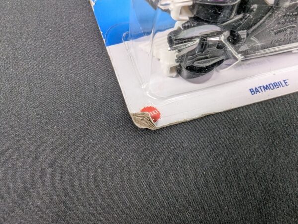 10-3981.jpg Hot Wheels Batmobile Purple Error DC The Flash Series 3/5 Batman 103/250 NOS