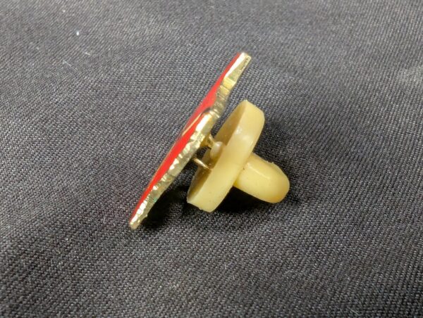 Texas State Shaped Enamel Lapel Pin Gold Tone Longhorn Steer Red Background