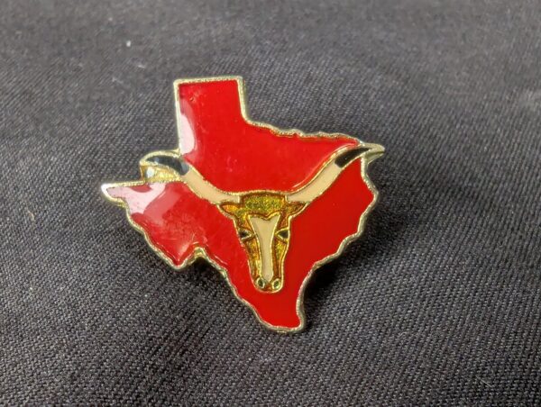 Texas State Shaped Enamel Lapel Pin Gold Tone Longhorn Steer Red Background