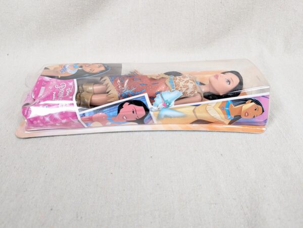 2015 Hasbro Disney Princess Royal Shimmer Pocahontas Doll New In Original Box