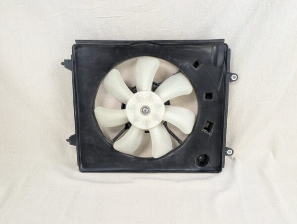 Denso Radiator Cooling Fan Assembly 2016 Honda CRV Radiator Fan Assembly Good