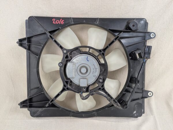 Denso Radiator Cooling Fan Assembly 2016 Honda CRV Radiator Fan Assembly Good