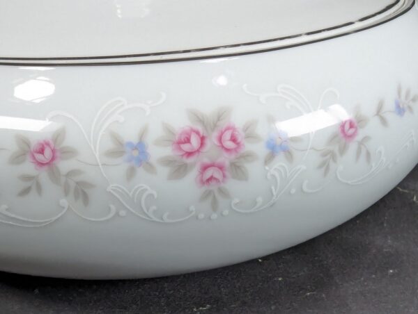 Coventry Fine China Covered Vegetable Serving Bowl Floral Lace Pattern 655 Japan
