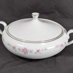 Coventry Fine China Covered Vegetable Serving Bowl Floral Lace Pattern 655 Japan
