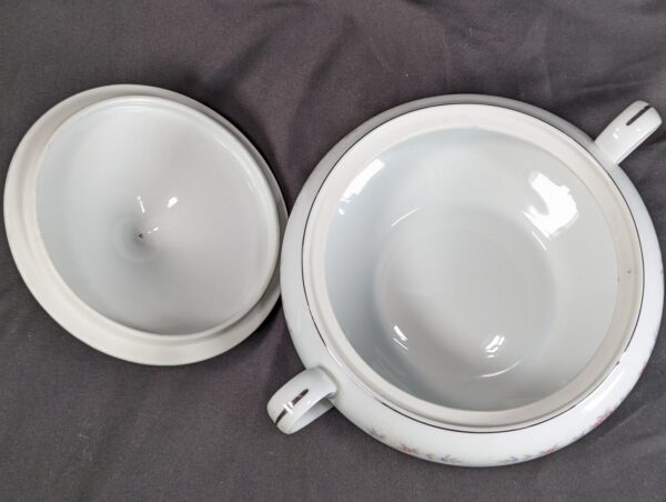 Coventry Fine China Covered Vegetable Serving Bowl Floral Lace Pattern 655 Japan