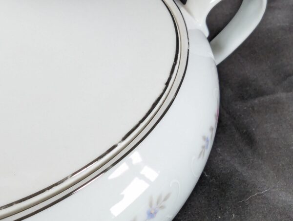 Coventry Fine China Covered Vegetable Serving Bowl Floral Lace Pattern 655 Japan